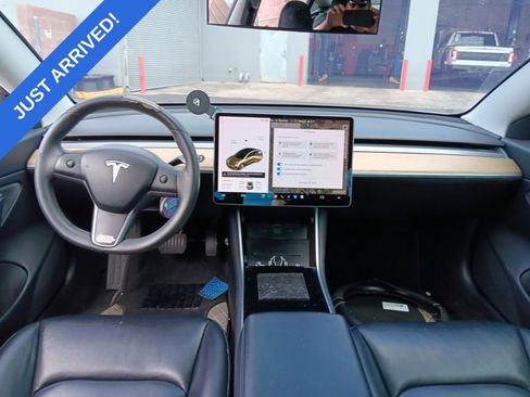 Used 2019 Tesla Model 3 Standard Range RWD image 5
