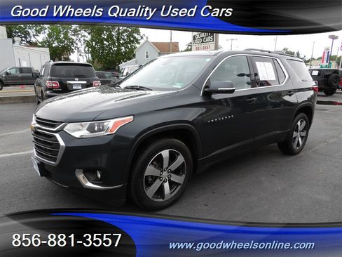 Used 2019 Chevrolet Traverse LT w/ LT Premium Package AWD/4WD image 1