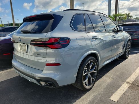 Used 2026 BMW X5 xDrive50e w/ M Sport Package AWD/4WD image 3