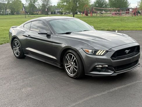 Used 2015 Ford Mustang GT image 3