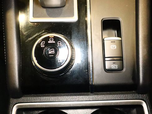 Used 2024 Mitsubishi Outlander SE image 27