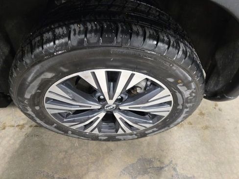Used 2023 Nissan Rogue SV FWD image 10