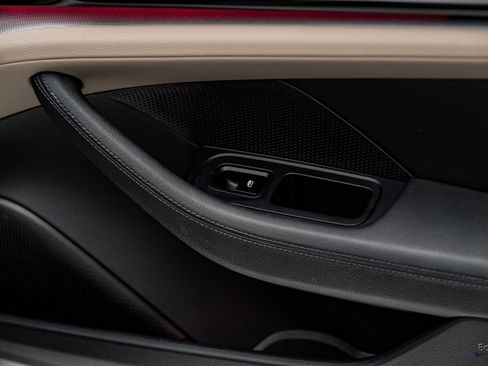 Used 2025 Porsche Panamera w/ Premium Package image 79