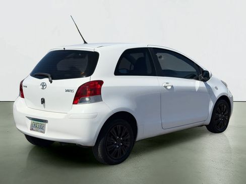 Used 2011 Toyota Yaris 2-Door Hatchback w/ Convenience Pkg FWD image 4