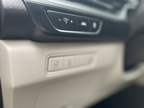 Used 2022 Kia Carnival LX image 11