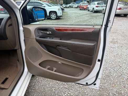 Used 2013 Chrysler Town & Country Touring-L w/ Entertainment Group #2 image 16