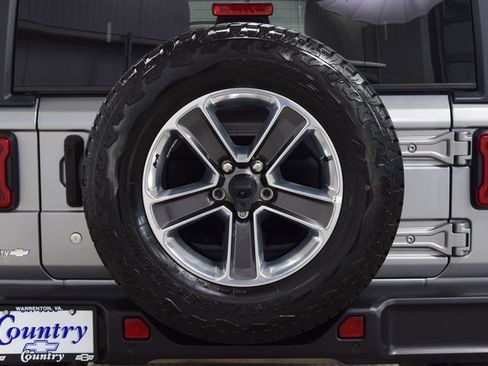 Used 2018 Jeep Wrangler Unlimited Sahara image 26