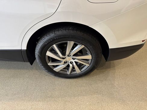 Used 2023 Chevrolet Equinox Premier AWD/4WD image 10