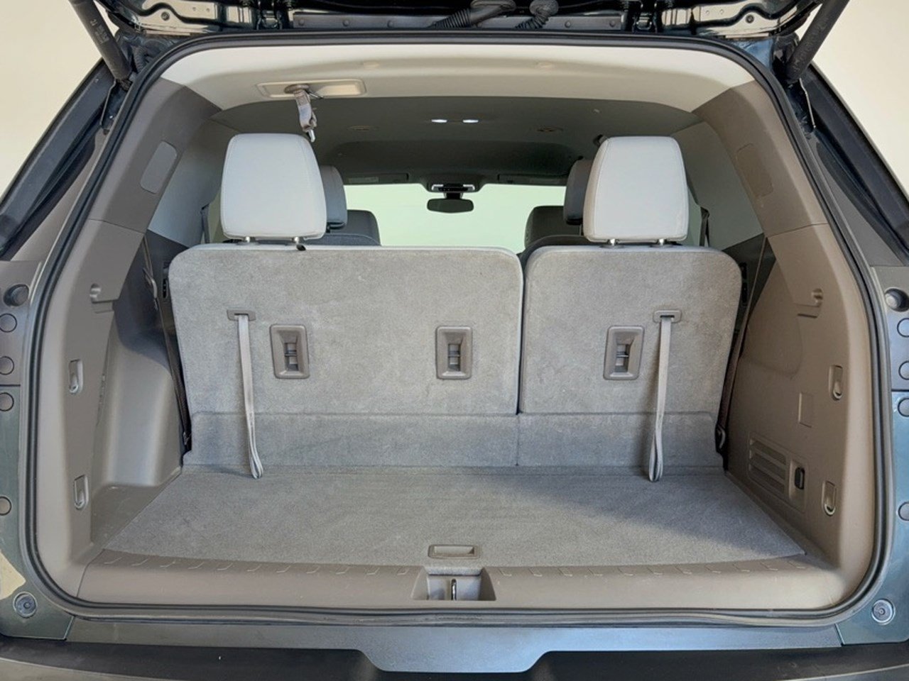 Used 2020 Chevrolet Traverse LT FWD image 28