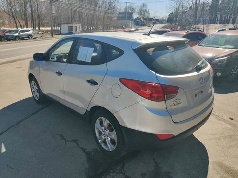 Used 2011 Hyundai Tucson GL image 4