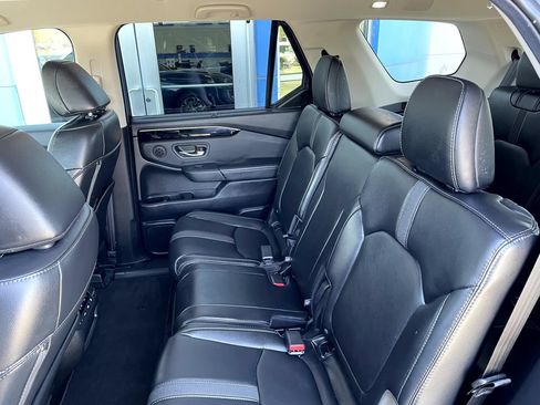 Used 2025 Honda Pilot EX-L image 10