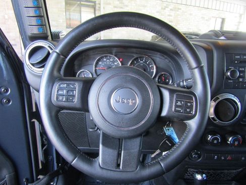 Used 2017 Jeep Wrangler Unlimited Sahara w/ Max Tow Package AWD/4WD image 14