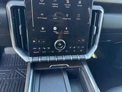 Used 2025 GMC Acadia Denali w/ Super Cruise Package image 26