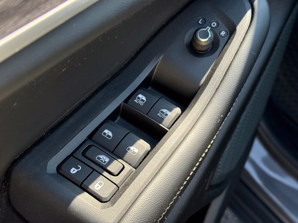 Used 2023 Jeep Grand Cherokee Limited AWD/4WD image 15
