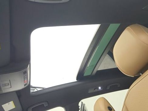 Used 2022 Volkswagen Tiguan SE R-Line image 25