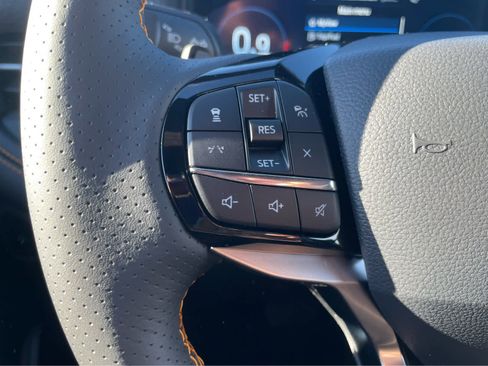 Used 2026 Ford Explorer ST-Line w/ ST-Line Street Pack image 16