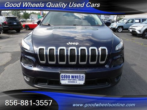 Used 2016 Jeep Cherokee Latitude w/ Cold Weather Group AWD/4WD image 2