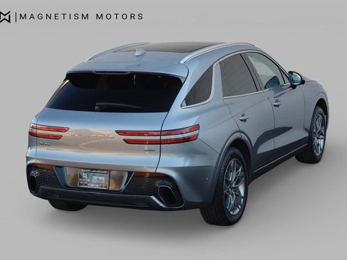 Used 2022 Genesis GV70 2.5T w/ Advanced Package image 9