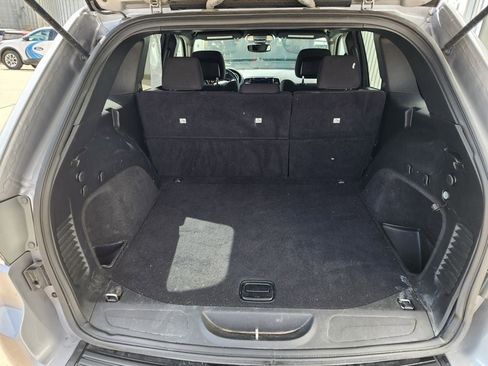 Used 2019 Jeep Grand Cherokee Laredo w/ 18" Wheel & 8.4" Radio Group image 8