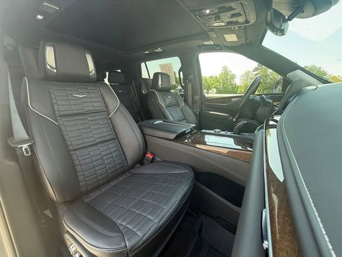 Used 2024 Cadillac Escalade Sport Platinum w/ LPO, Floor Liner Package AWD/4WD image 31