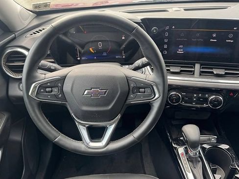 Used 2024 Chevrolet Trax ACTIV w/ Sunroof Package FWD image 11