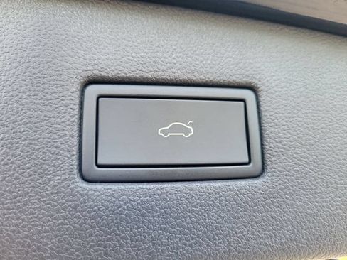 Certified 2024 Volkswagen Tiguan SE AWD/4WD image 9
