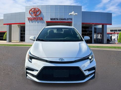 Used 2024 Toyota Corolla SE FWD image 3