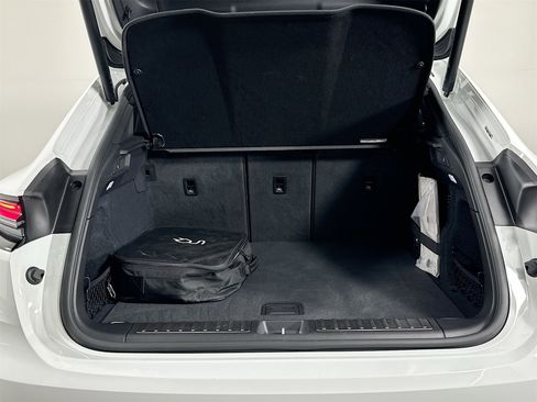 Certified 2025 Porsche Macan Electric image 37