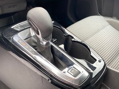 Certified 2025 Chevrolet Trax LT image 12