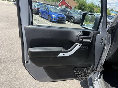 Used 2014 Jeep Wrangler Unlimited Sahara AWD/4WD image 17