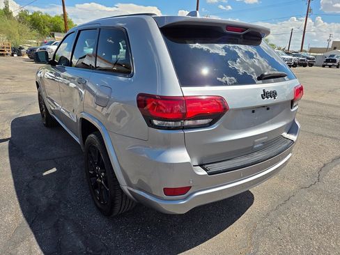Used 2018 Jeep Grand Cherokee Altitude RWD image 16