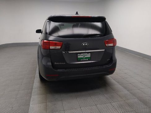 Used 2017 Kia Sedona LX FWD image 6