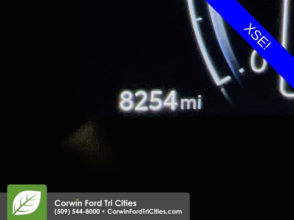 Used 2025 Toyota Corolla XSE FWD image 2