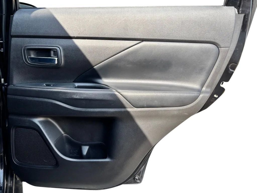 Used 2019 Mitsubishi Outlander FWD image 21