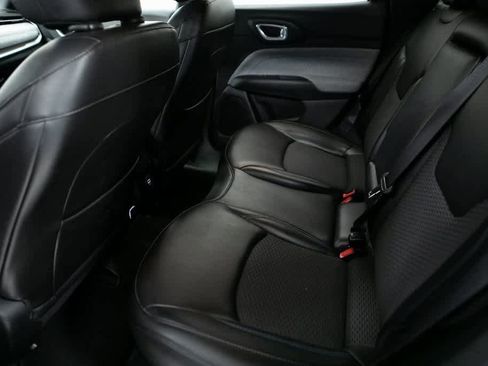 Used 2023 Jeep Compass Latitude image 24