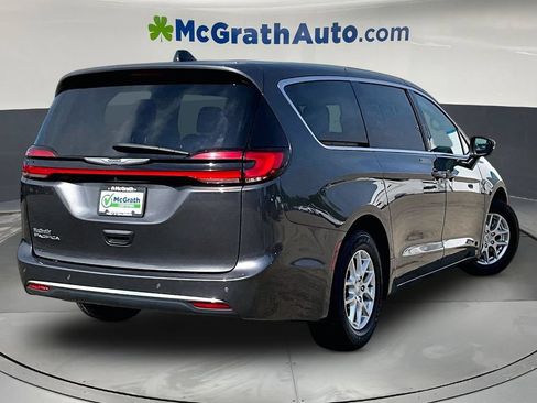 Used 2023 Chrysler Pacifica Touring-L FWD image 7