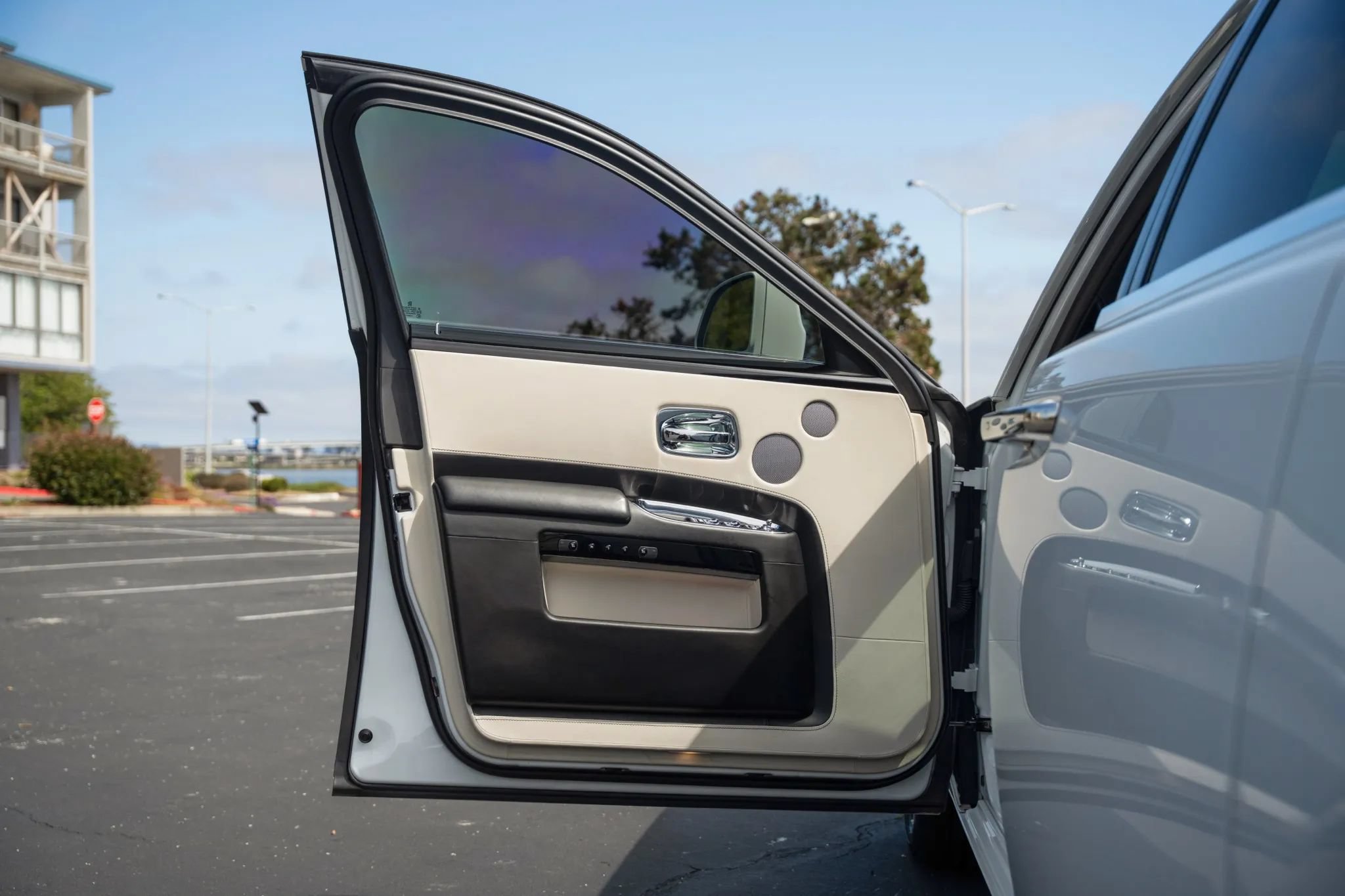 Used 2018 Rolls-Royce Ghost RWD image 36