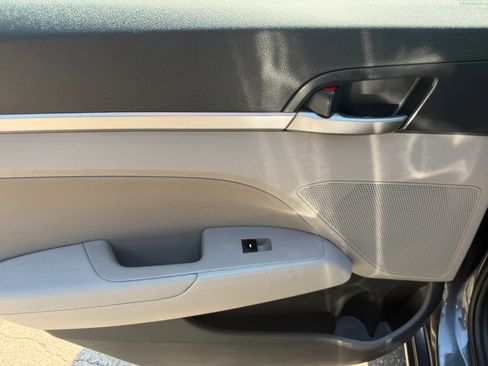 Used 2020 Hyundai Elantra SEL FWD image 15