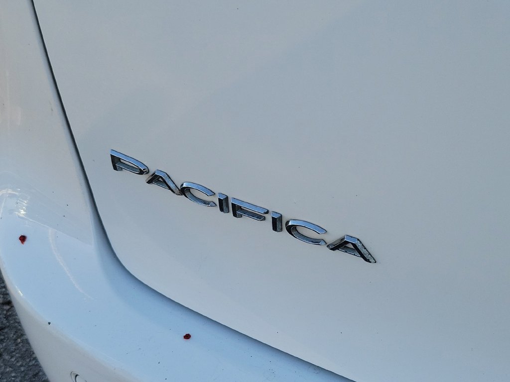 Used 2024 Chrysler Pacifica Limited FWD image 10