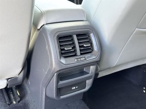 Used 2022 Volkswagen Taos SE image 24