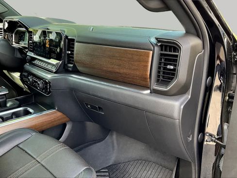 Used 2023 Chevrolet Silverado 1500 High Country w/ High Country Premium Package AWD/4WD image 16