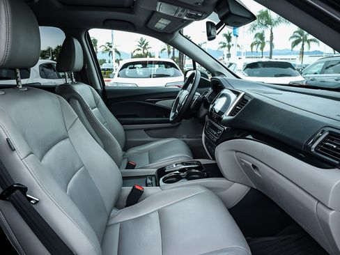 Certified 2017 Honda Pilot Touring image 22