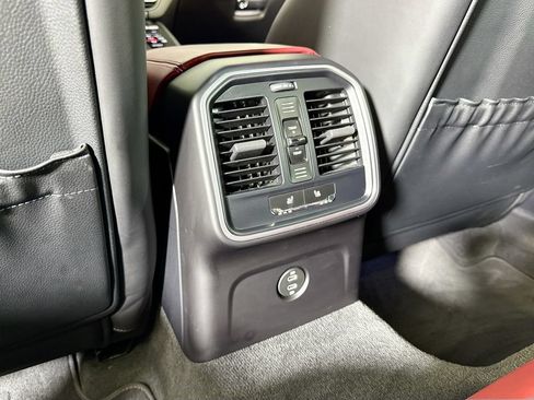 Certified 2023 Porsche Macan AWD/4WD image 20