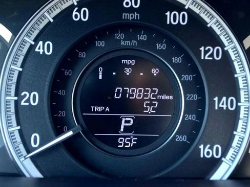 Used 2017 Honda Accord LX image 31