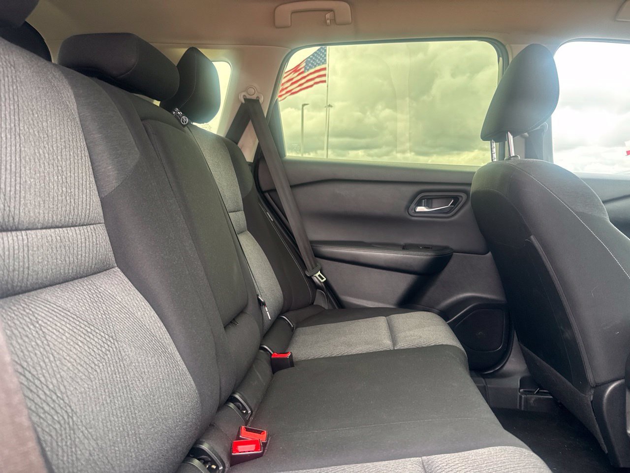 Certified 2025 Nissan Rogue SV FWD image 30