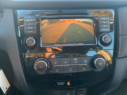 Used 2019 Nissan Rogue FWD image 16