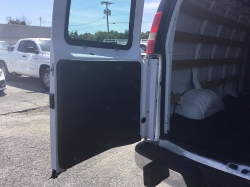Used 2014 GMC Savana 2500 RWD image 31