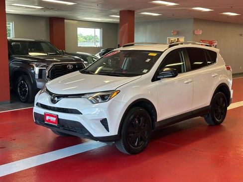 Used 2018 Toyota RAV4 LE w/ Carpet Mat Package FWD image 7