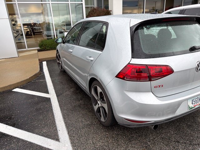 Used 2017 Volkswagen GTI SE FWD image 5
