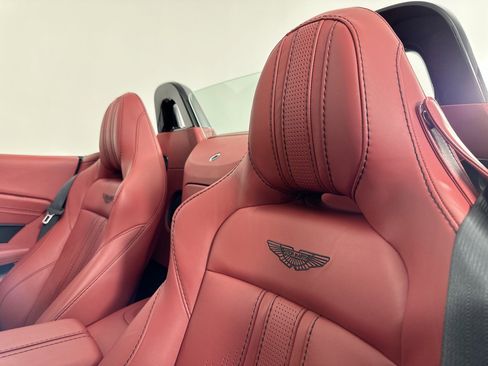 Used 2022 Aston Martin V8 Vantage Roadster image 5